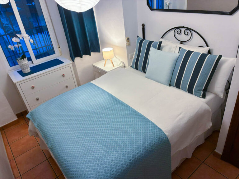 2026-02_schlafzimmer-azul_casa-de-ladera_001