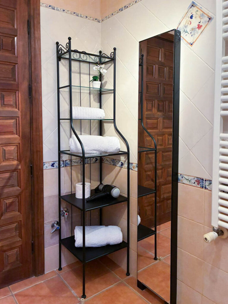 2026-02_schlafzimmer-marron-bad_casa-de-ladera_008
