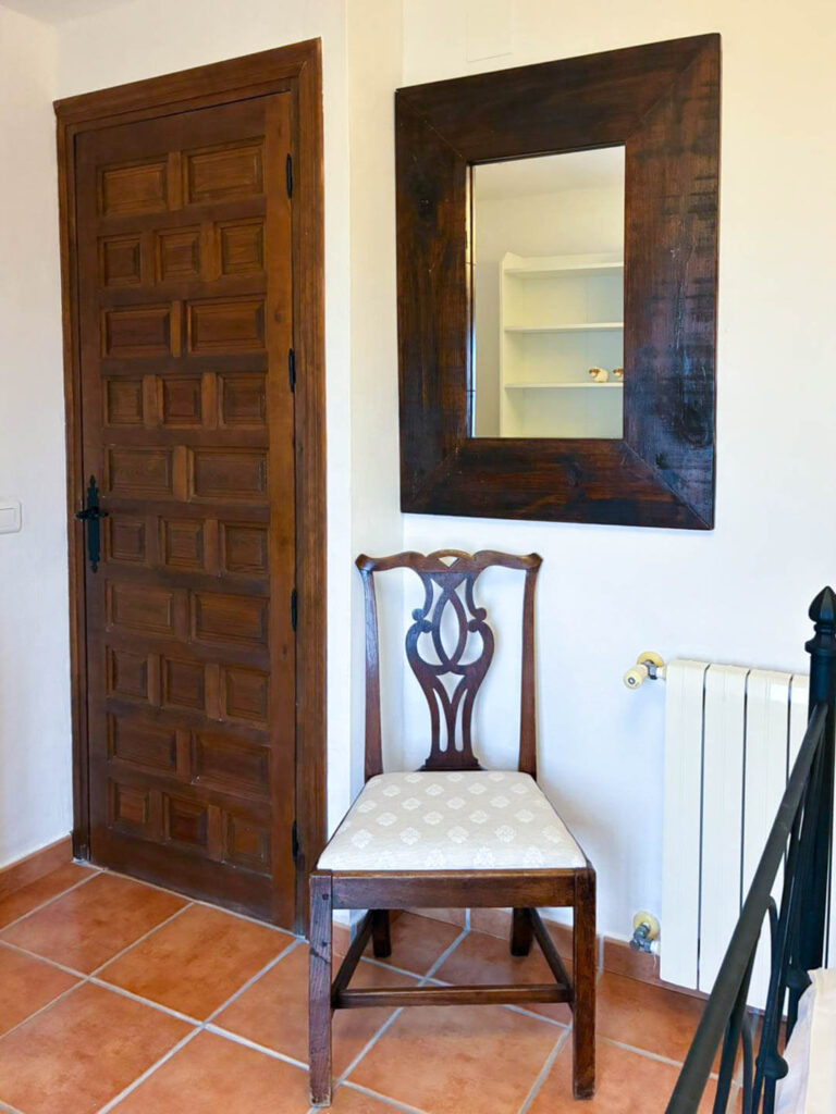 2026-02_schlafzimmer-marron_casa-de-ladera_003